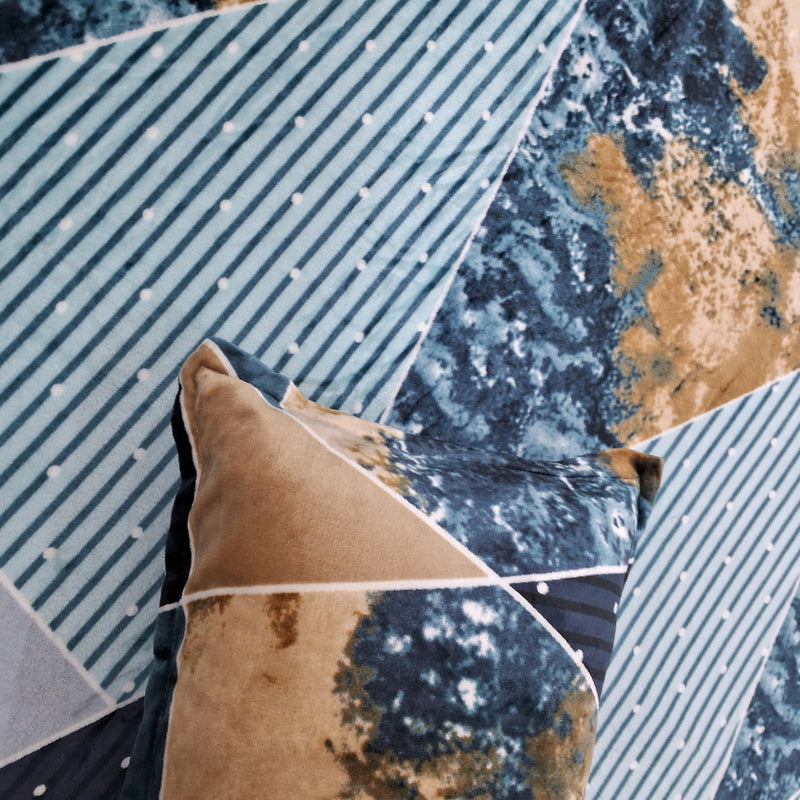 Abstract Print Warm Bedsheet