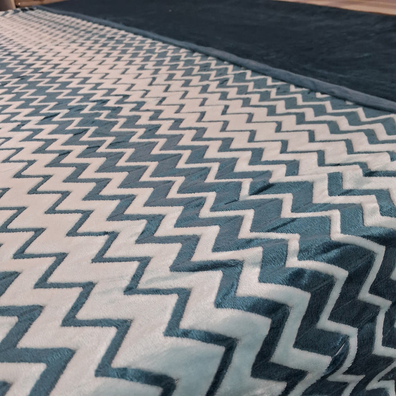 Blue Zigzag Pattern Double Warm and Reversible Duvet Cover