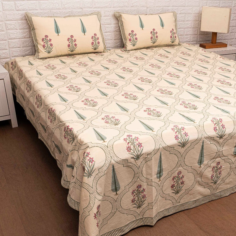 Beige Floral Pattern Bed Sheet Set