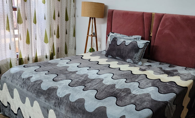 Wavy Pattern Warm Bedsheet