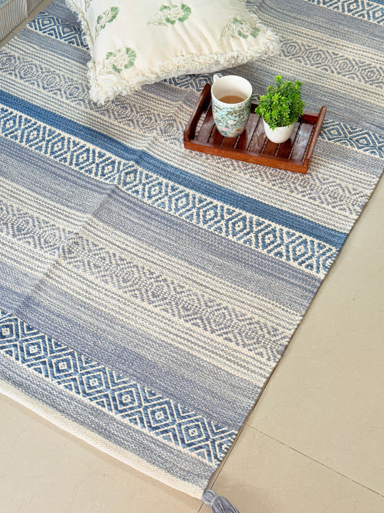 Vibrant Charm Handcrafted Rug