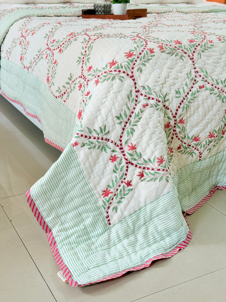 Glided Floral Jaal Single Hand Blocked Quilt