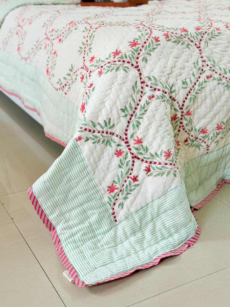 Glided Floral Jaal Single Hand Blocked Quilt