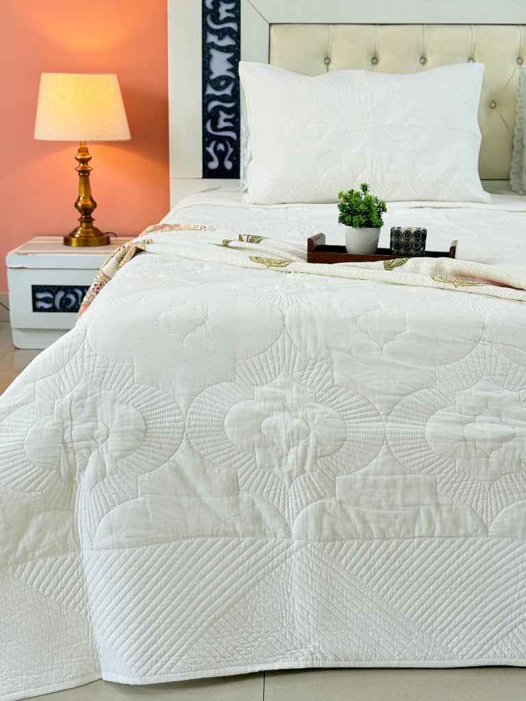 White's Charm - Handcrafted Quilted Bedcover