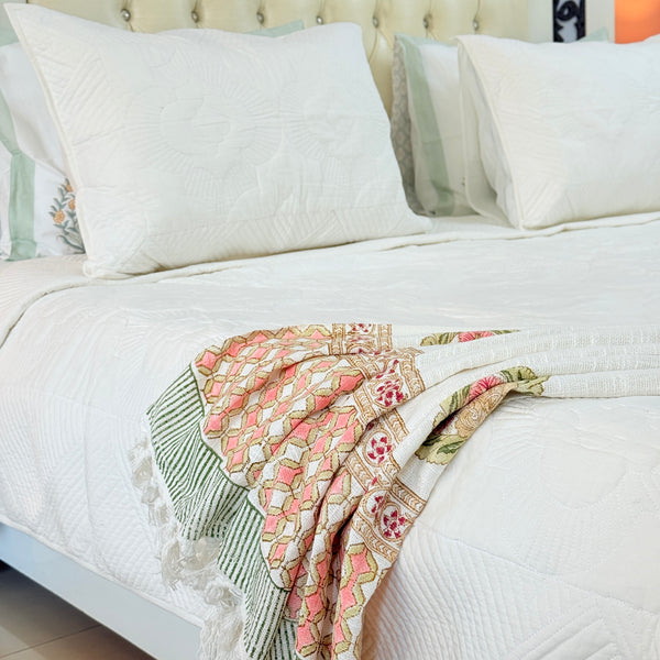 White's Charm - Handcrafted Quilted Bedcover