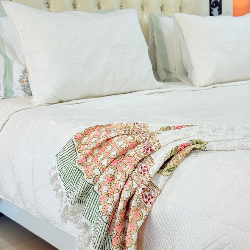 White's Charm - Handcrafted Quilted Bedcover