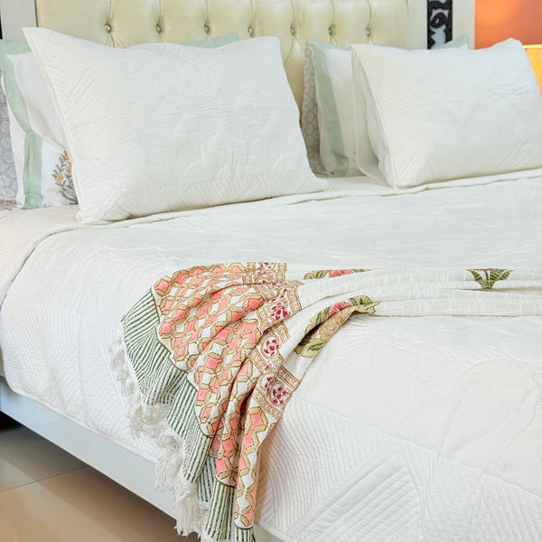 White's Charm - Handcrafted Quilted Bedcover