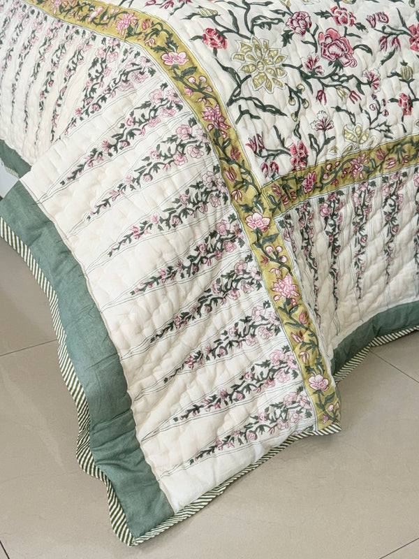 Off-white Base Floral Ensemble - Double Hand Blocked Quilt