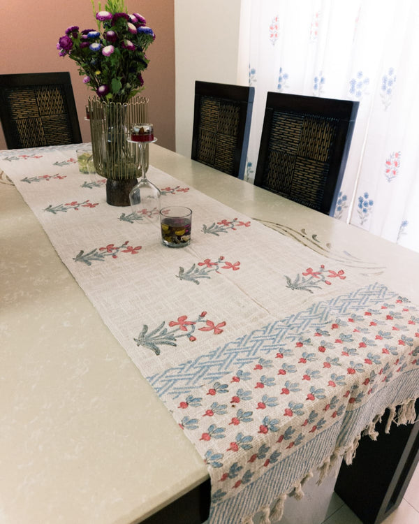 Charming Beauty - Table Runner