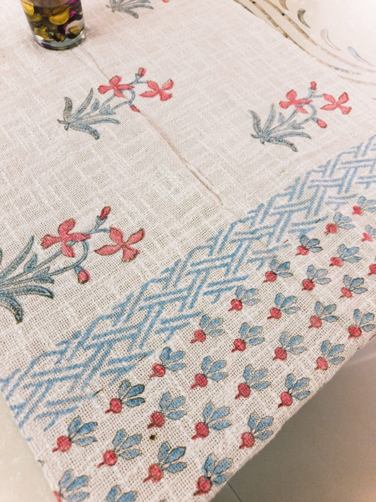Charming Beauty - Table Runner