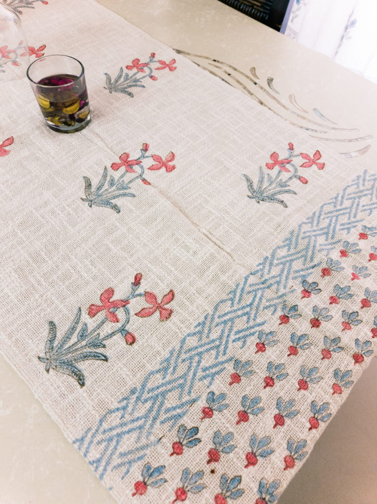 Charming Beauty - Table Runner