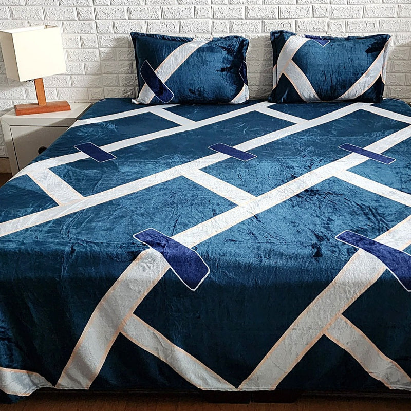 Blue and White Geometrical Pattern Warm Bedsheet