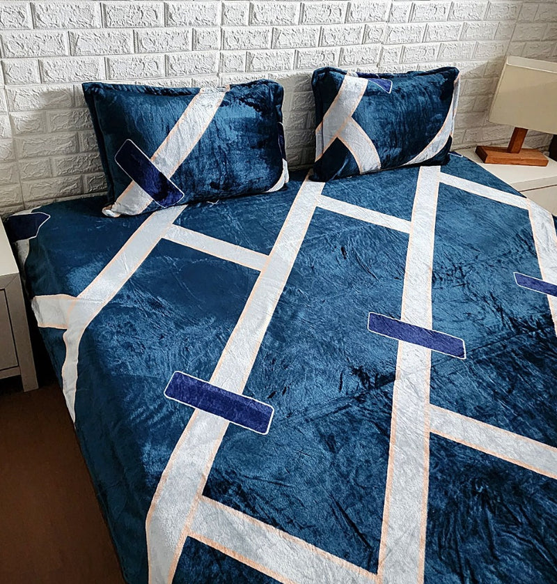 Blue and White Geometrical Pattern Warm Bedsheet