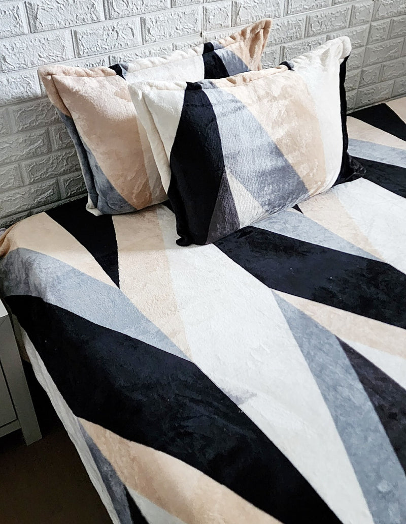 Abstract Pattern Warm Bedsheet