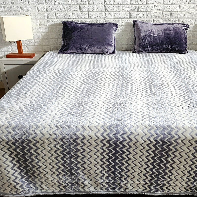 Silver Grey Zigzag Pattern Warm Bedsheet