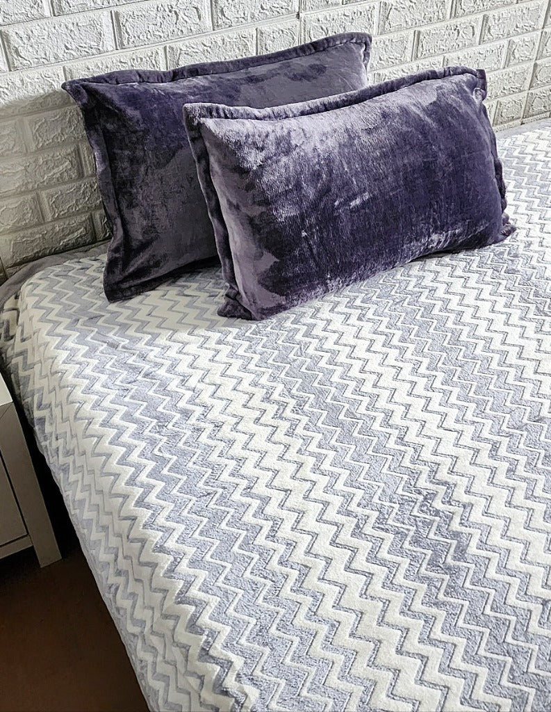 Silver Grey Zigzag Pattern Warm Bedsheet